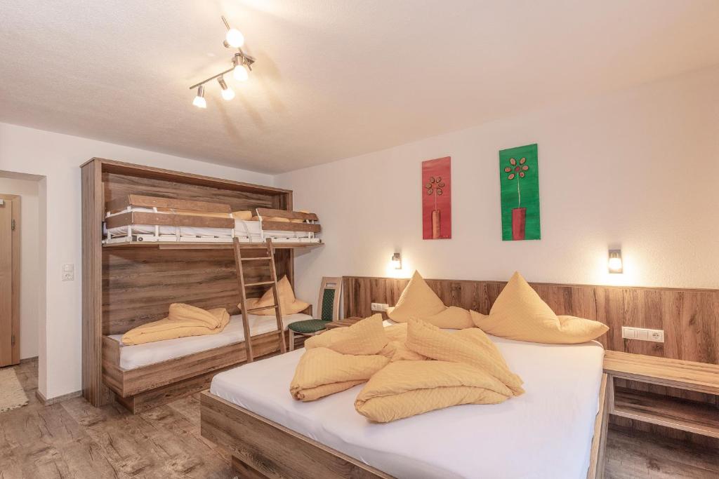 Posteľ alebo postele v izbe v ubytovaní Apart Felsenhof