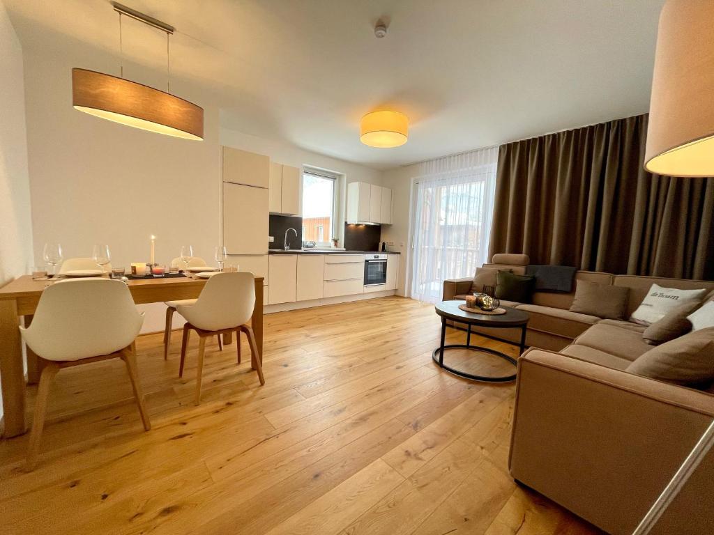 Posedenie v ubytovaní die Tauplitz Lodges - Alm Lodge A8 by AA Holiday Homes