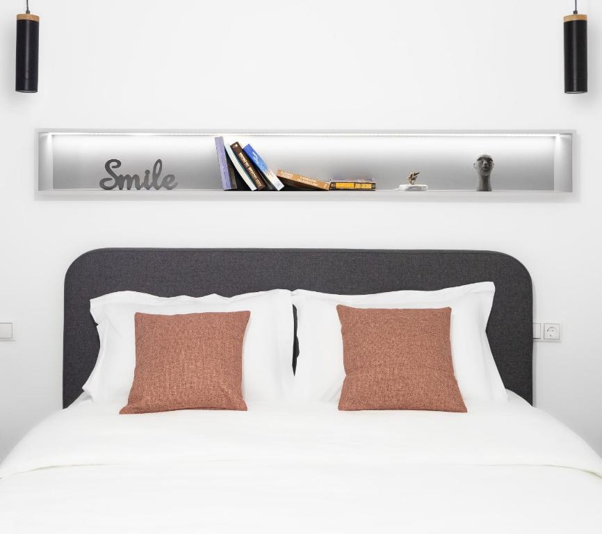 Andos Cozy & Luxury Upgraded Apartments - Deluxe King Studio