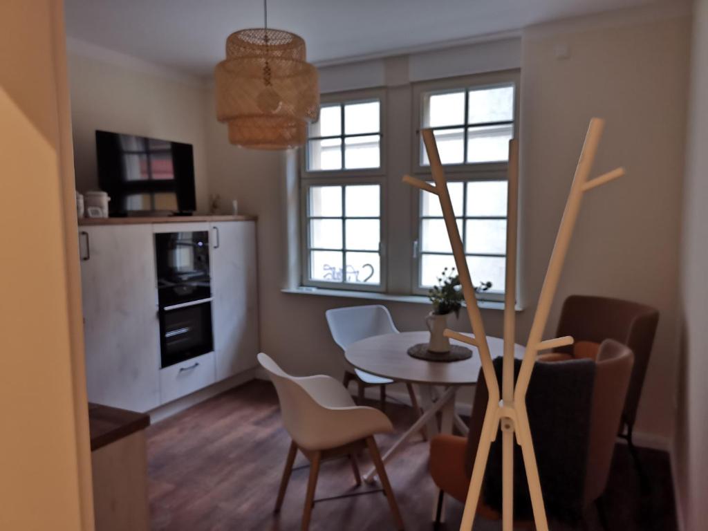 a living room with a table and chairs at FeWo am Jacobikirchhof in Stendal