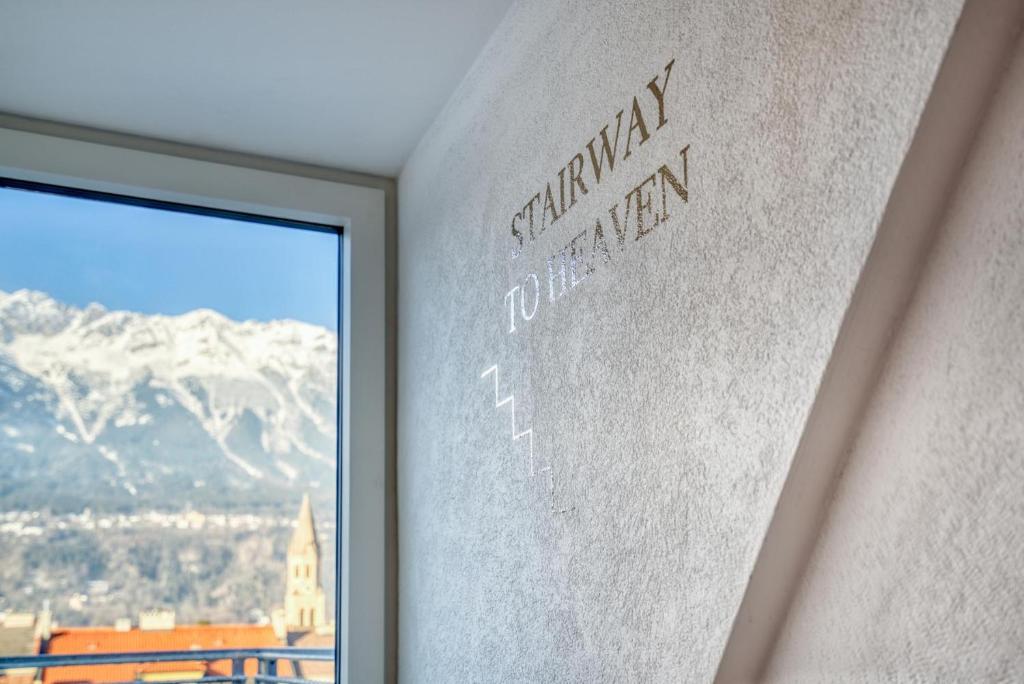 Nespecifikovaný výhled na hory nebo výhled na hory při pohledu z hotelu