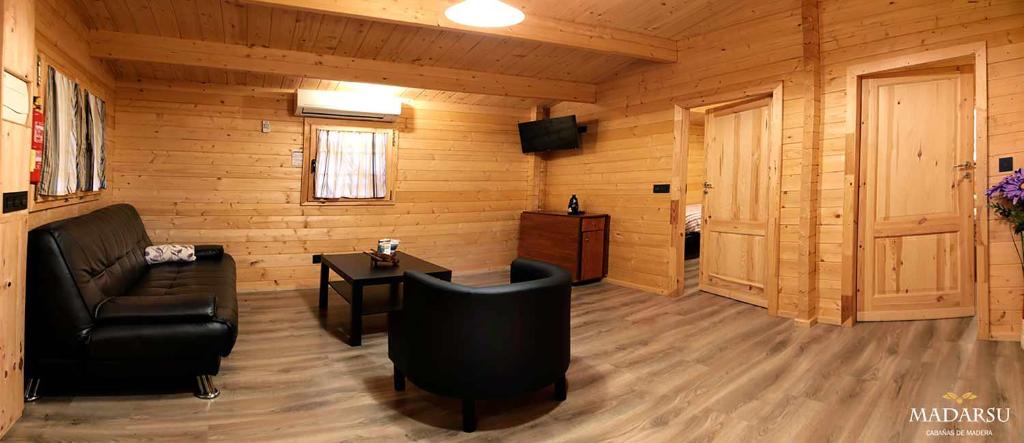 Televízia a/alebo spoločenská miestnosť v ubytovaní Cabañas Madarsu