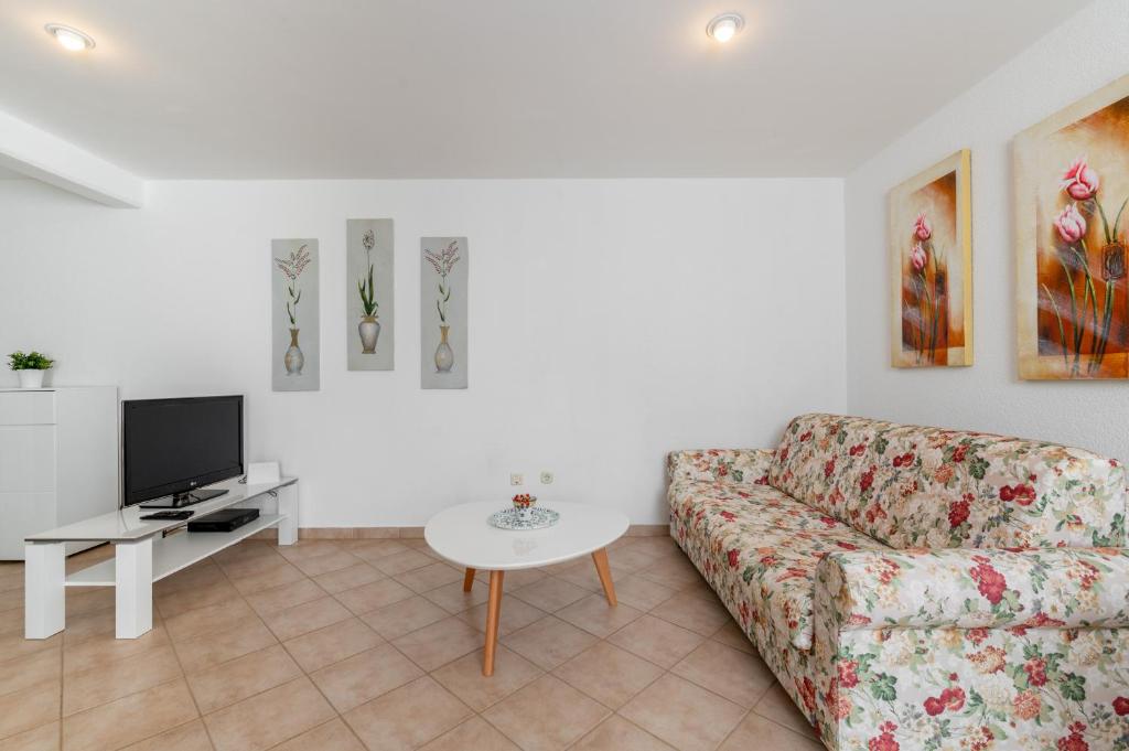 Telewizja i/lub zestaw kina domowego w obiekcie Villa Bella Vista - apartments