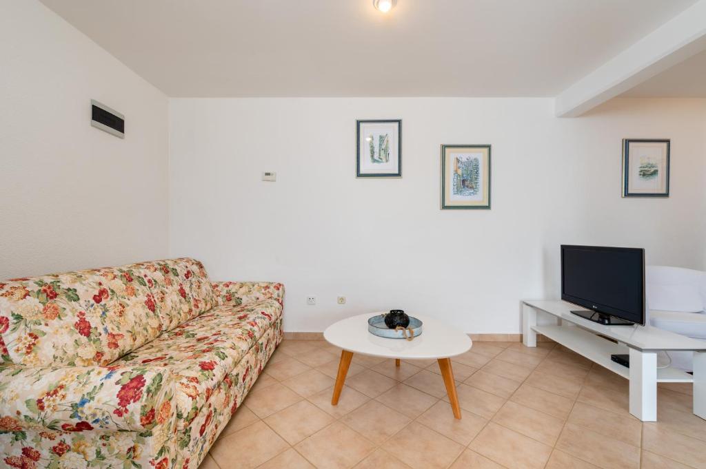 Telewizja i/lub zestaw kina domowego w obiekcie Villa Bella Vista - apartments