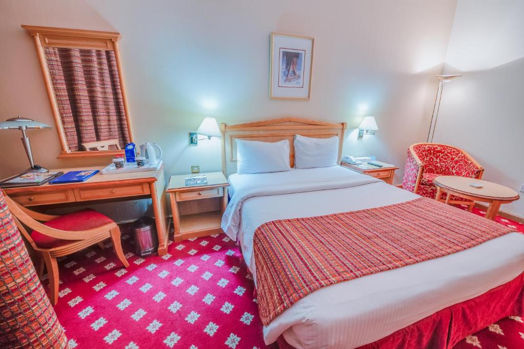 Posteľ alebo postele v izbe v ubytovaní Grand Continental Hotel