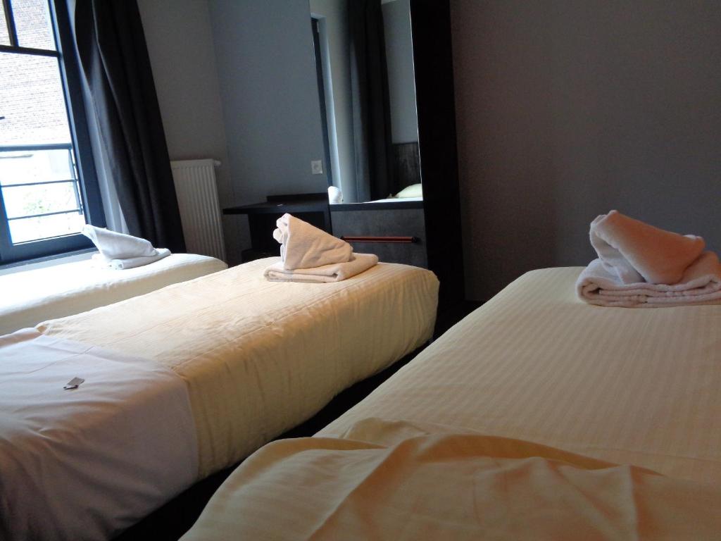 Postel nebo postele na pokoji v ubytování Brxxl 5 City Centre Hostel