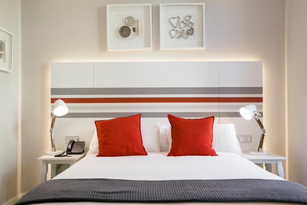 Posteľ alebo postele v izbe v ubytovaní Legazpi Doce Rooms & Suites