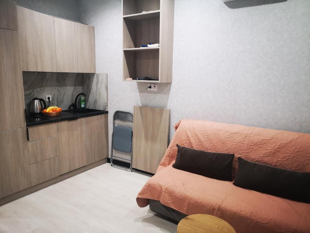 a small room with a bed and a kitchen at NEW STUDIO in ARCADIA in Odesa