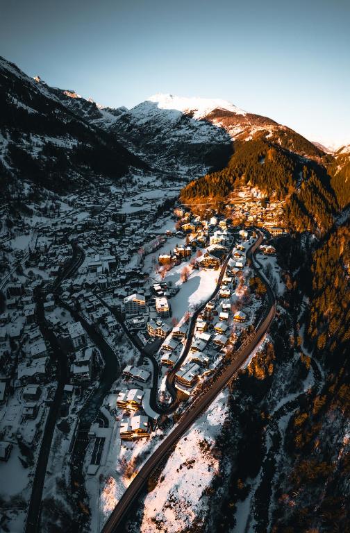 Nespecifikovaný výhled na hory nebo výhled na hory při pohledu z hotelu