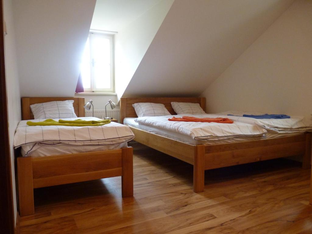 two twin beds in a room with a attic at Penzion U Houšků in Stráž nad Nežárkou