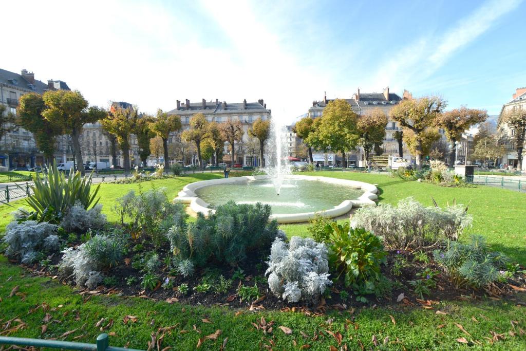 Zahrada ubytování Hôtel d’Angleterre Grenoble Hyper-Centre