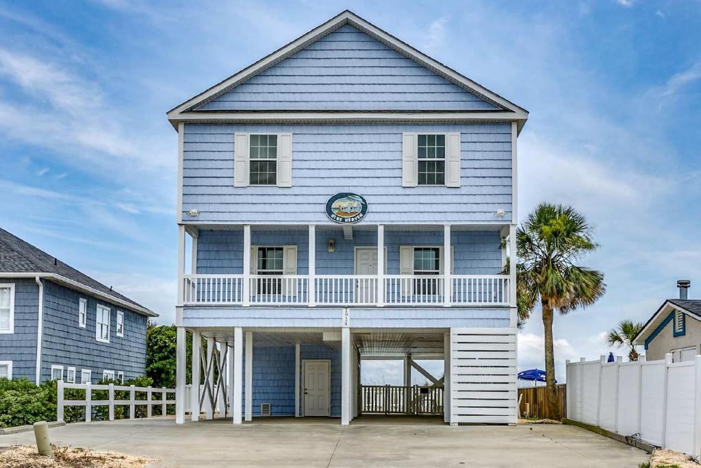 Apartment Blue Heaven oceanfront beach house and an outdoor pool, Myrtle Beach, SC