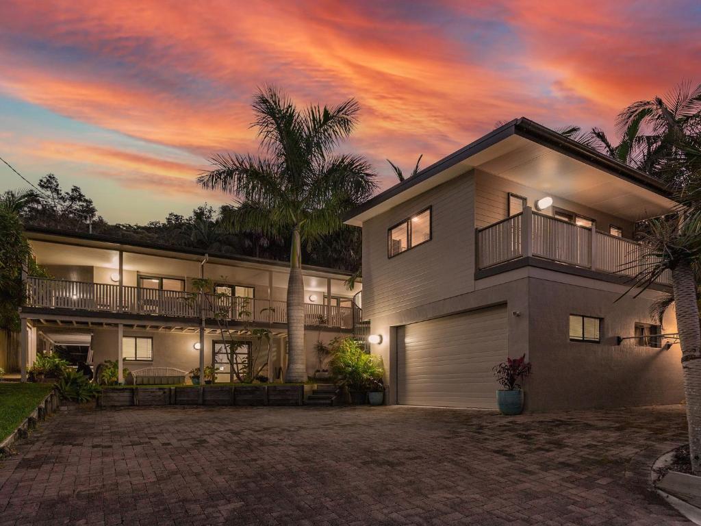 Ponderosa, Blueys Beach (updated prices 2024)