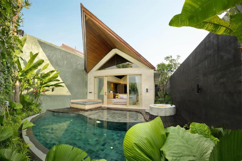 Bazén v ubytování Astera Luxury Resort & Spa Canggu by Ini Vie Hospitality nebo v jeho okolí