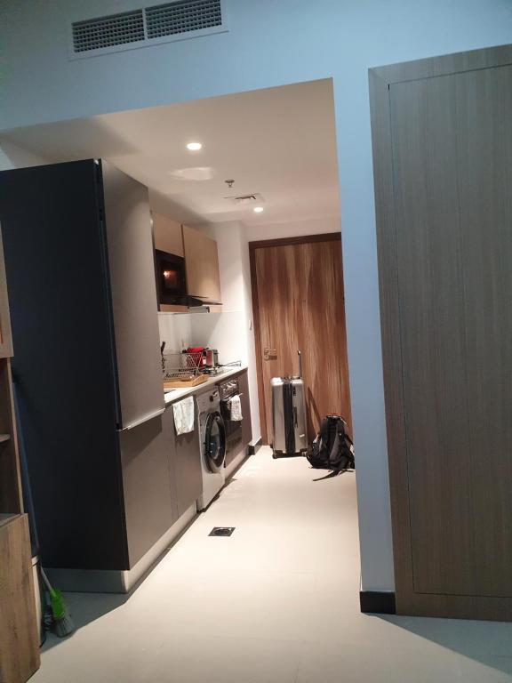 Kuchyň nebo kuchyňský kout v ubytování Studio jvc dubai