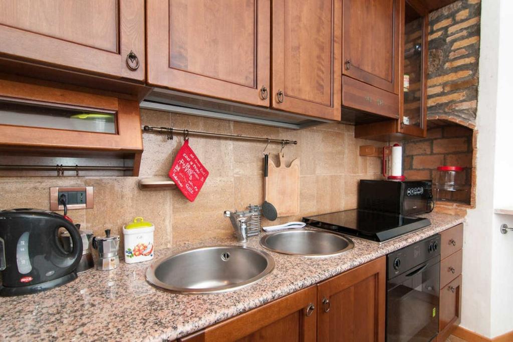 Kuchyňa alebo kuchynka v ubytovaní Termini Colosseum apartment