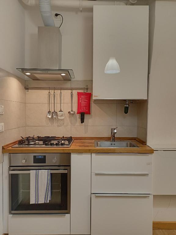 Kuchyňa alebo kuchynka v ubytovaní LA GUGLIA - Guglia House-CANNAREGIO-VENEZIA