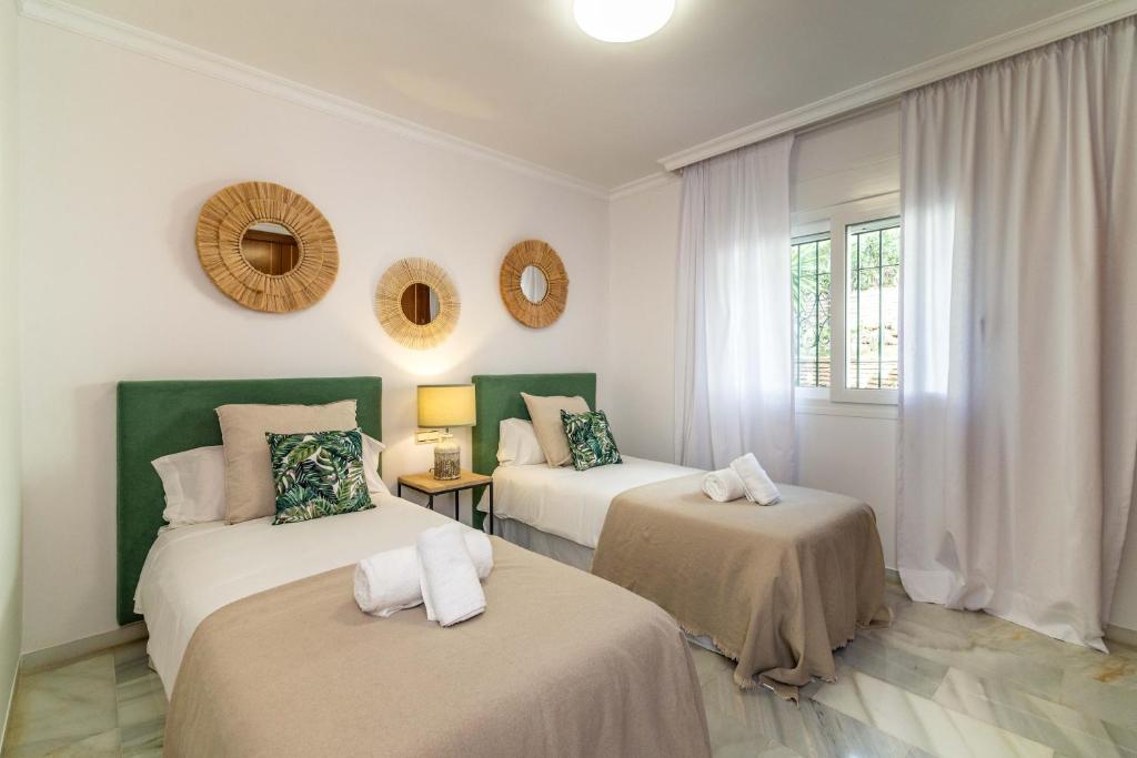 Postel nebo postele na pokoji v ubytování VACATION MARBELLA I Villa Adelfas, Andalusian Style, Private Pool, Sea View