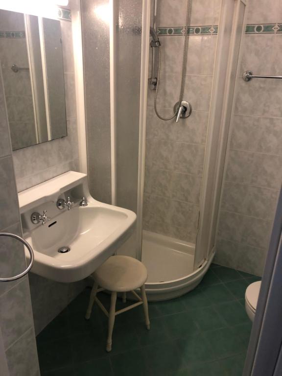 Koupelna v ubytování Hotel Beau Rivage