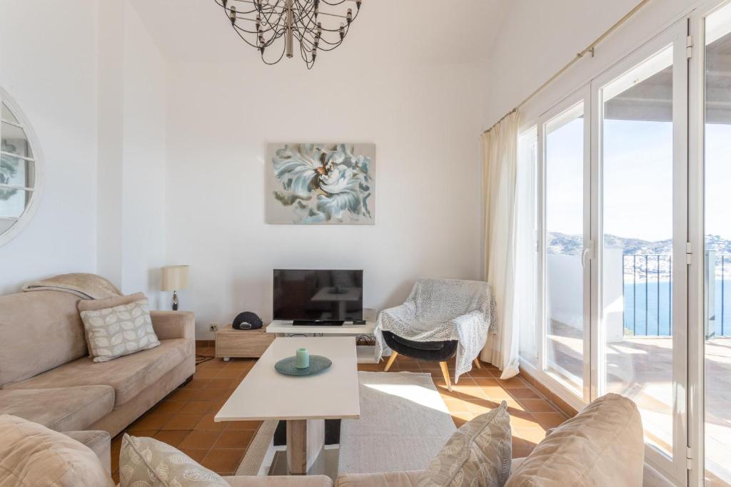 Posedenie v ubytovaní Five Star Villa with Heavenly Views