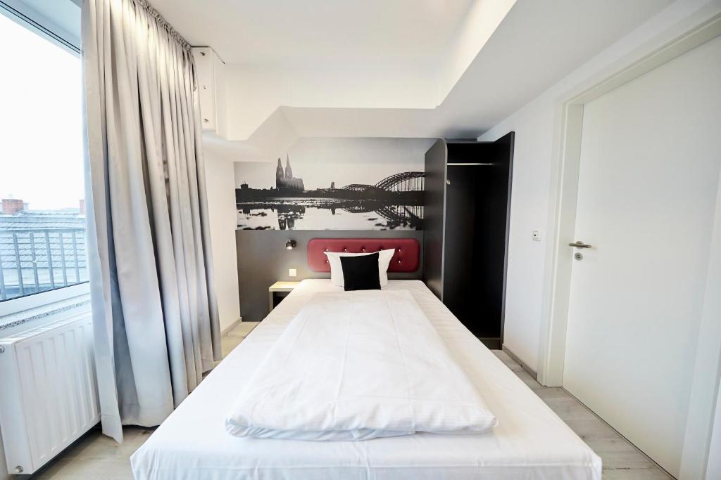 SMARTY Cologne Dom Hotel - Boardinghouse - KONTAKTLOSER SELF CHECK-IN - Resim 22