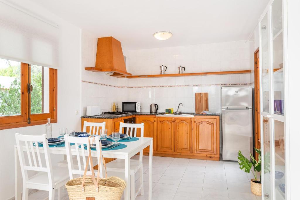 Apartamento Las Palmeras, Cala Blanca, Spain - Booking.com