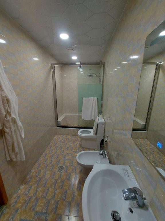 Koupelna v ubytování Daraysh Hotel