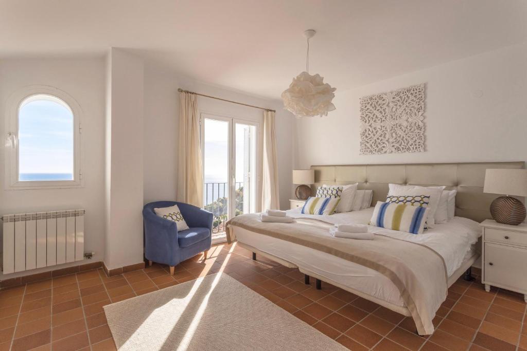 Posteľ alebo postele v izbe v ubytovaní Five Star Villa with Heavenly Views