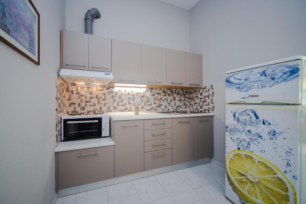 Sunset Apartments - 5