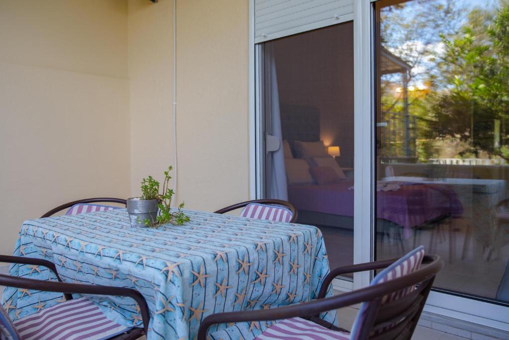 Sunset Apartments - 9