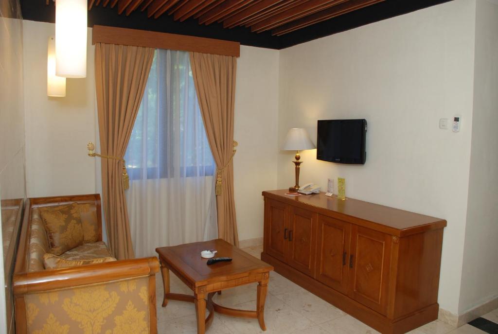 Hotel Sahid Jaya Lippo Cikarang - 一居室别墅套房