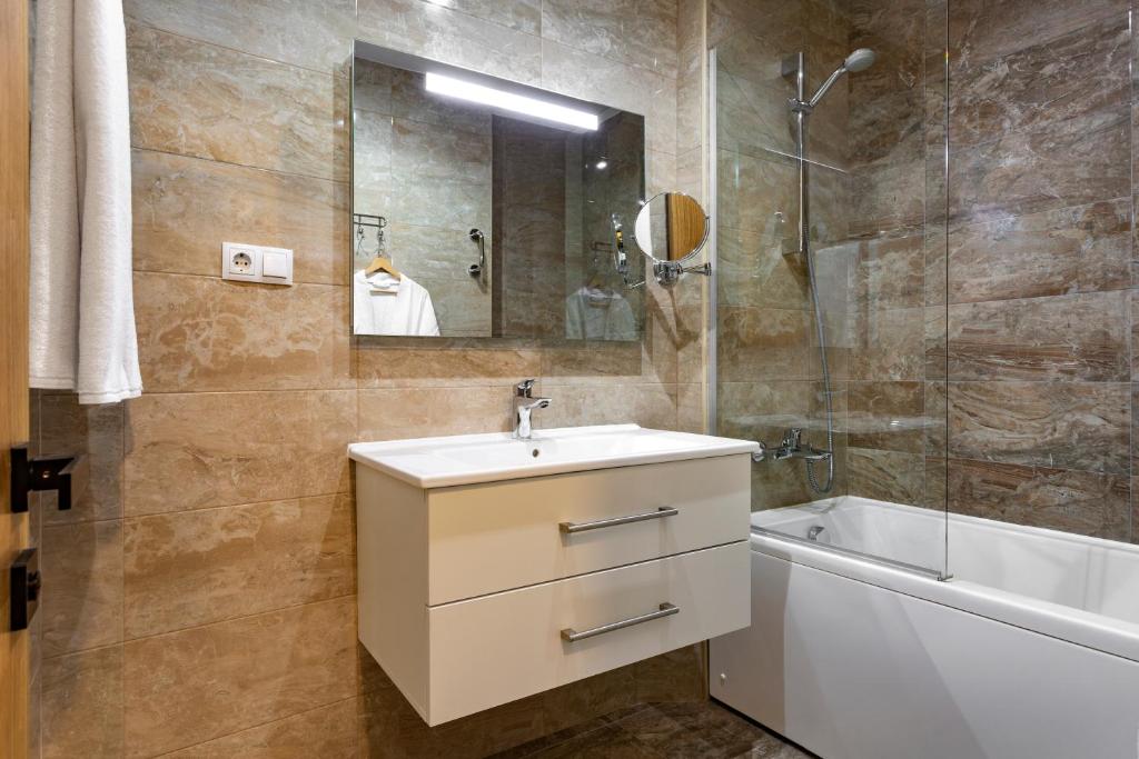 Koupelna v ubytování Citadines City Centre Tbilisi