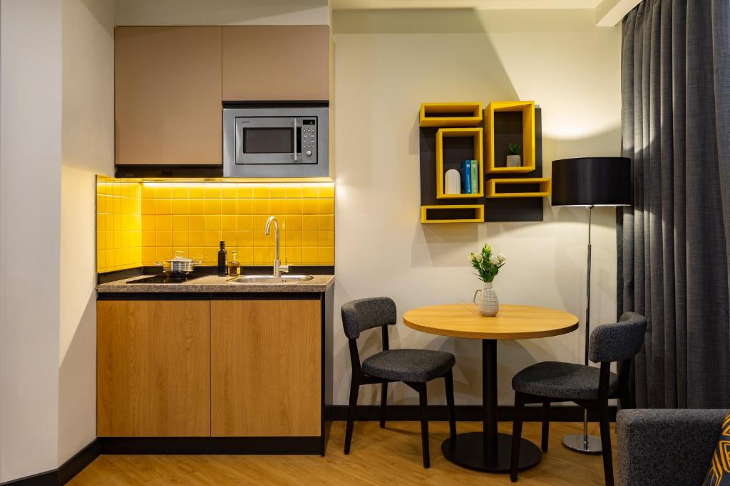 Kuchyň nebo kuchyňský kout v ubytování Citadines City Centre Tbilisi
