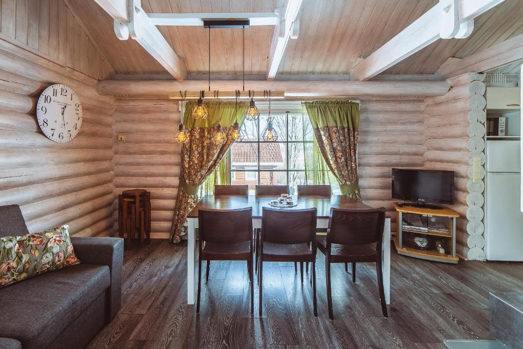 Гостиная зона в Villa Kurpitsa at MESSILA ski & camping