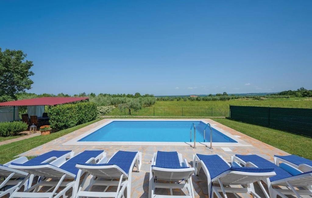 Bazén v ubytování Holiday House Verica with pool nebo v jeho okolí