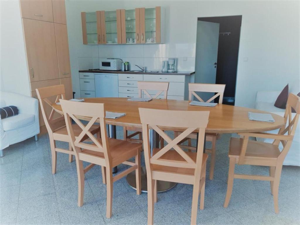 Kuchyňa alebo kuchynka v ubytovaní Mehrbett-Apartment 1 Citynah, einfache Ausstattung