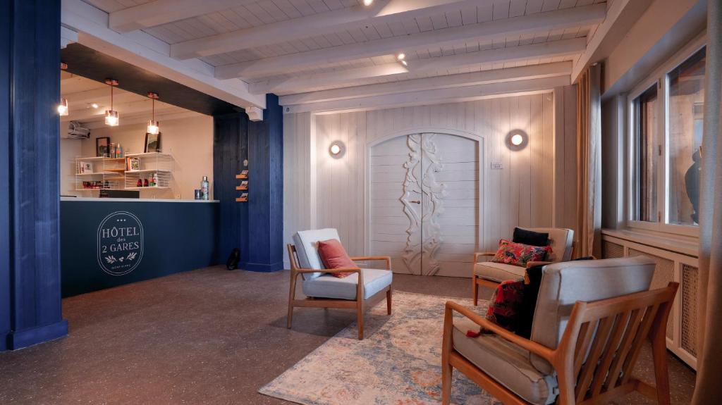 Posezení v ubytování Chalet Hôtel des 2 Gares & SPA