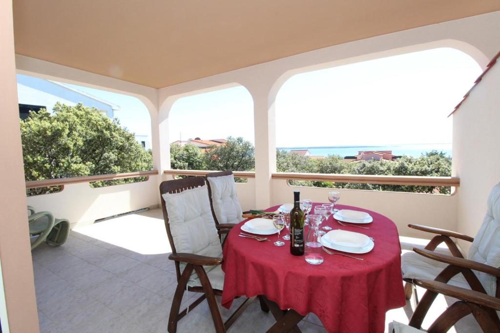 Balkon lub taras w obiekcie Apartments Karas on the island of Pag