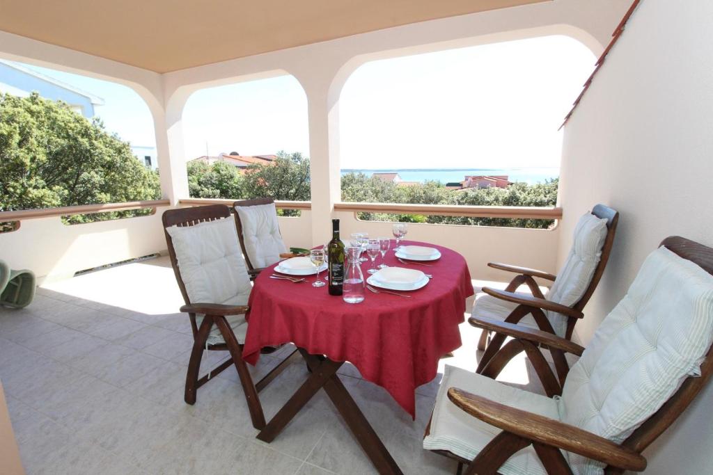 Balkon lub taras w obiekcie Apartments Karas on the island of Pag