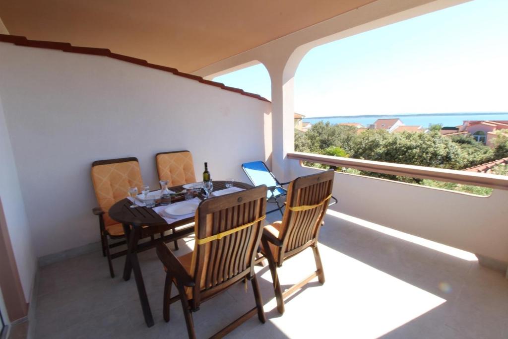 Balkon lub taras w obiekcie Apartments Karas on the island of Pag