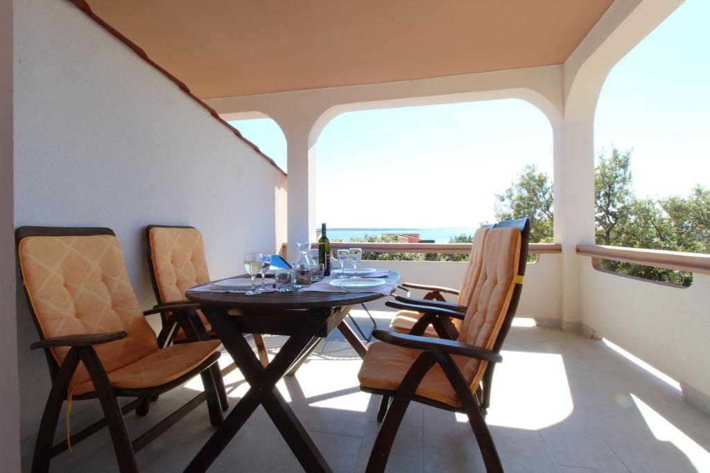 Balkon lub taras w obiekcie Apartments Karas on the island of Pag