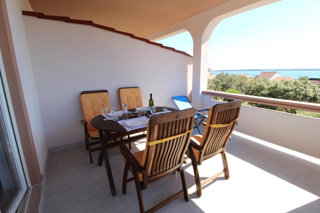 Balkon lub taras w obiekcie Apartments Karas on the island of Pag
