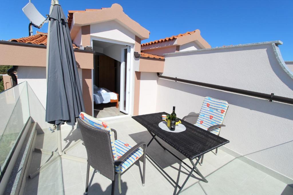 Balkon lub taras w obiekcie Apartments Karas on the island of Pag