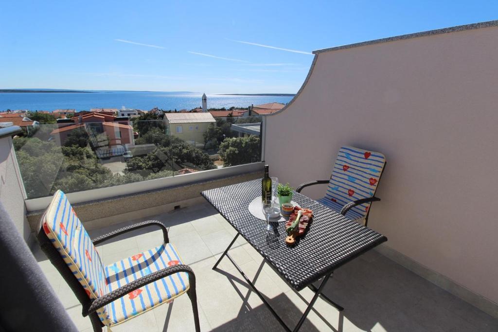 Balkon lub taras w obiekcie Apartments Karas on the island of Pag