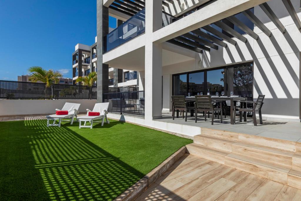 MEDANO4YOU The Strelitzia Terrace