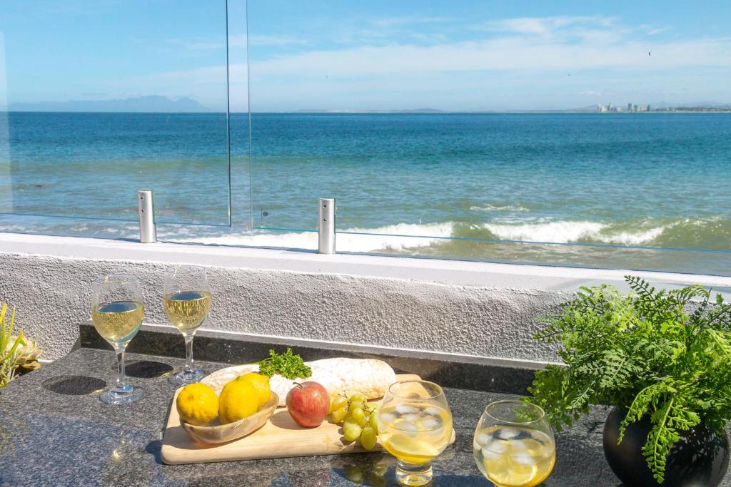 185 on BEACH Boutique Suites - 