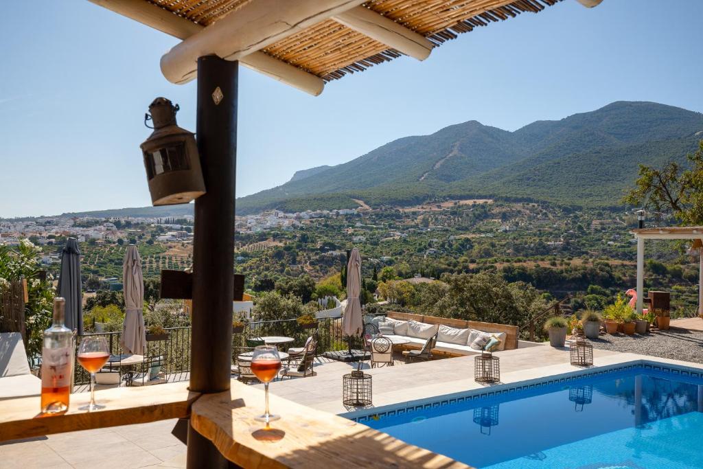a villa with a swimming pool and a mountain view at Bed And Breakfast Mirador Infinito in Alhaurín el Grande