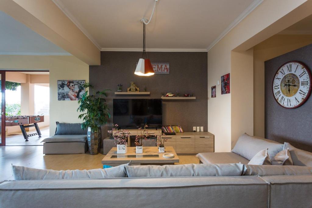 Posedenie v ubytovaní Villa Belle, Where Sea Views Meet Sunset Magic by etouri