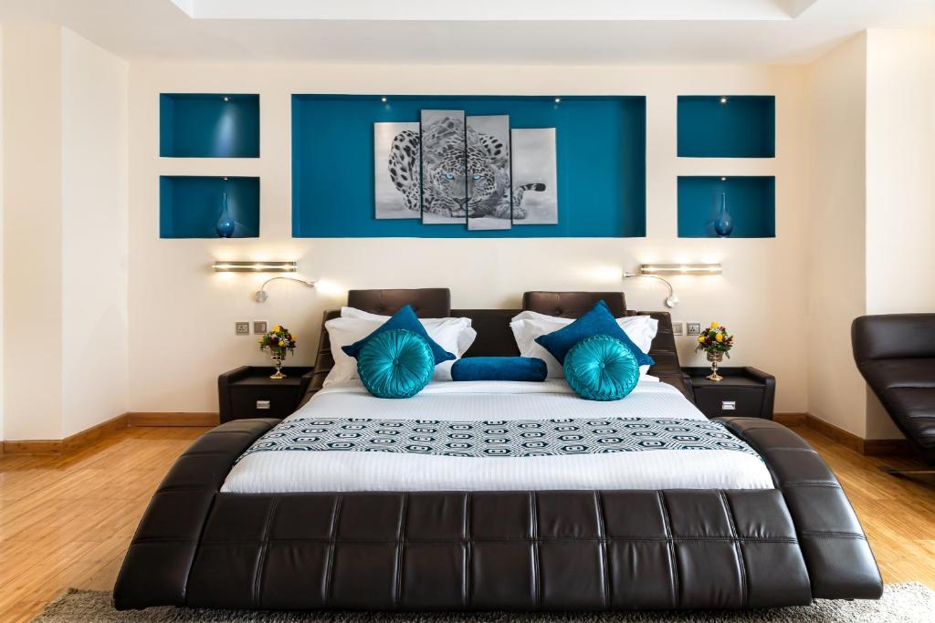 Postel nebo postele na pokoji v ubytování PrideInn Azure Hotel Nairobi Westlands