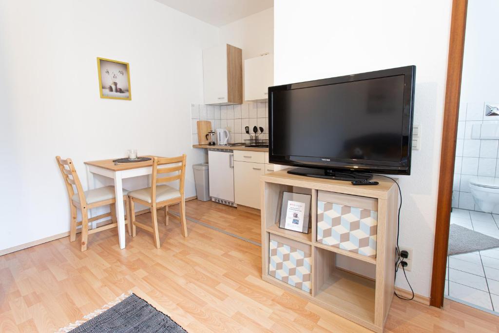 Full House Studio Set